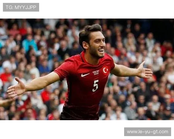 恰尔汗奥卢坐镇中场,组织调度与远射能力成球队发动机 恰尔汗奥卢坐镇中场,组织调度与远射能力成球队发动机